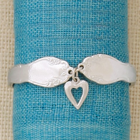 Heart Dangle Magnetic Bracelet